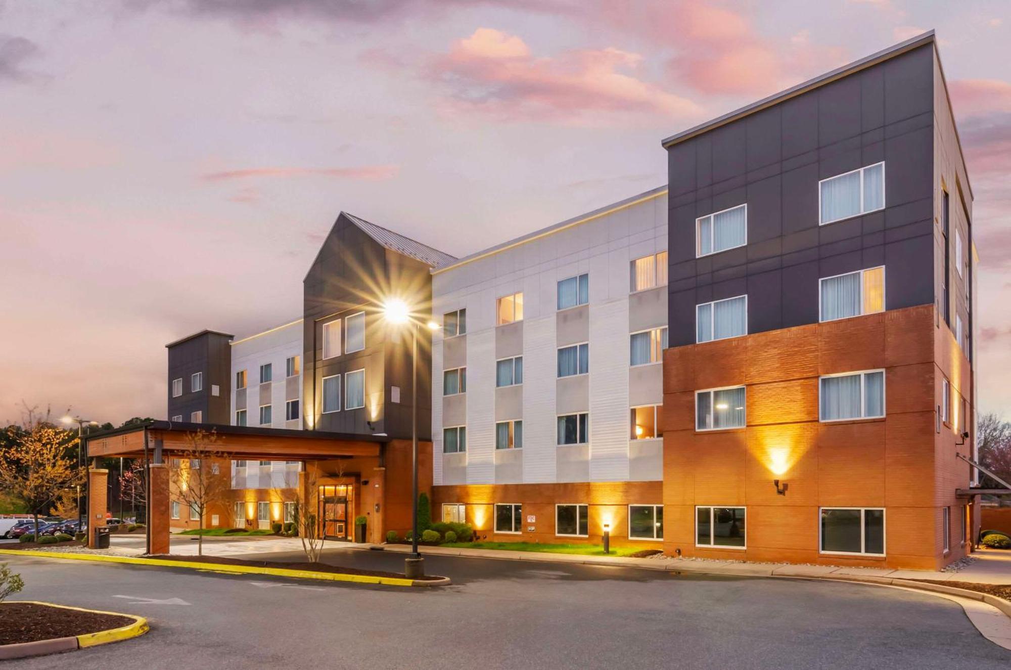 Country Inn & Suites By Radisson, Charlottesville-Uva, Va מראה חיצוני תמונה